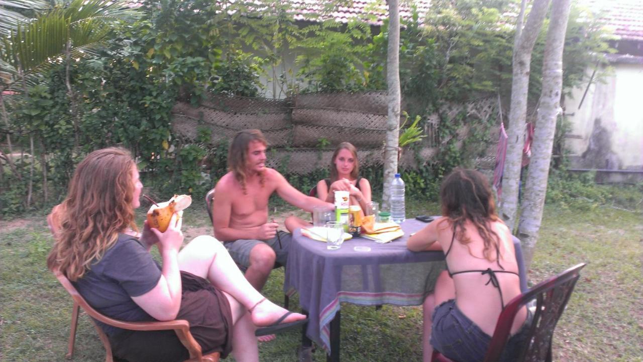 Sundance Surf Coconut Point Hotel Weligama Bagian luar foto