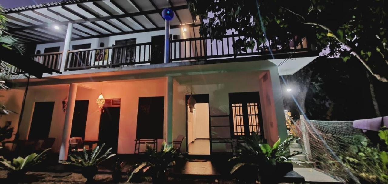 Sundance Surf Coconut Point Hotel Weligama Bagian luar foto